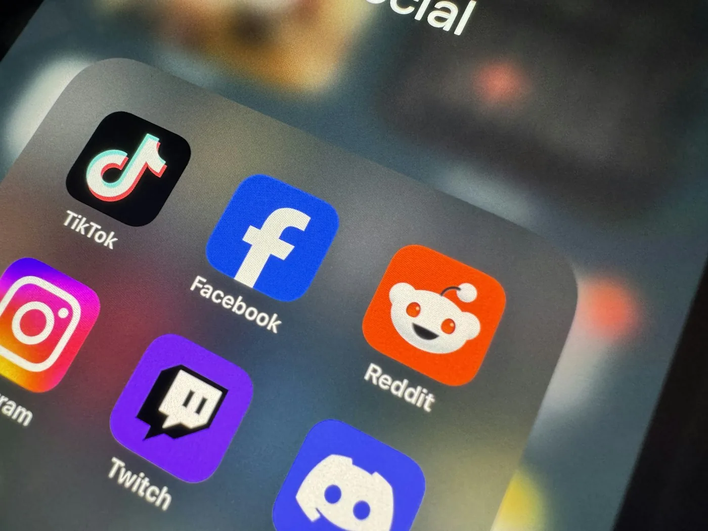 Téléphone affichant des icônes d'applications